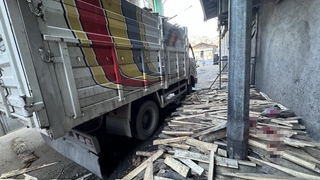 Kamyonetin kasasının çarptığı çocuk öldü