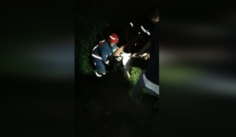 Kanala düşen inek böyle kurtarıldı