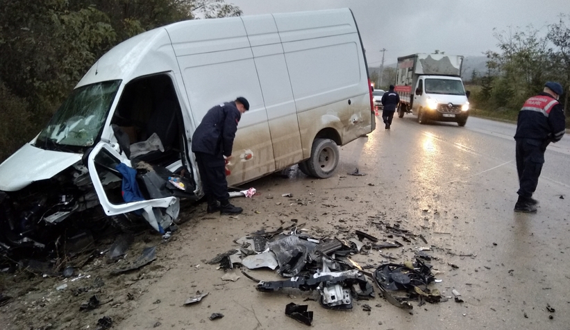 Kandıra yolunda feci kaza; Motoru fırladı