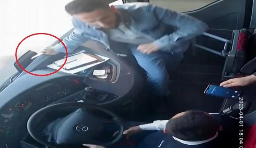 Kaptanı bıçakla rehin alıp otobüsü kaçırdı