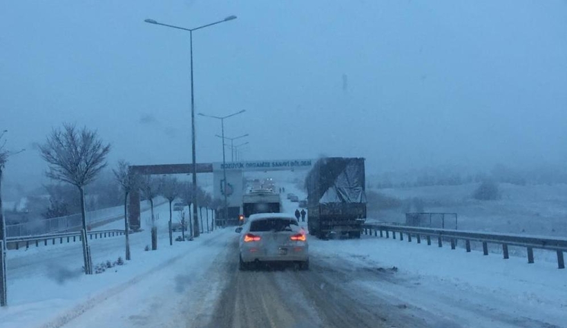 Kar yağışı nedeniyle güçlükle ilerleyebildiler
