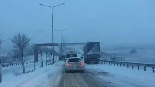 Kar yağışı nedeniyle güçlükle ilerleyebildiler