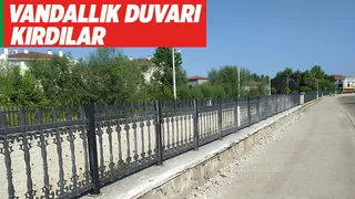 Karacasu Deresi kenarındaki duvarı kırdılar