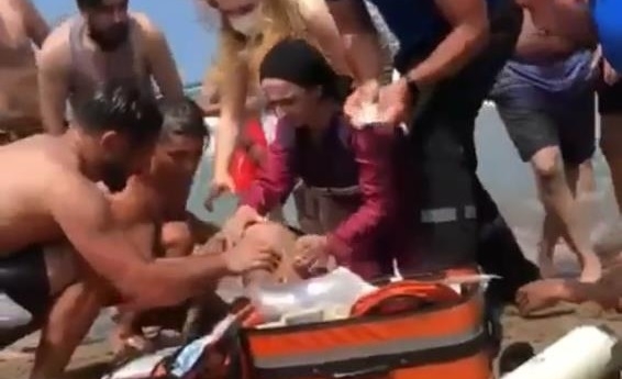 Karadenizde boğulan iki kardeşe acı veda