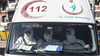 Karantinadan kaçtı, çarşıda gezerken yakalandı