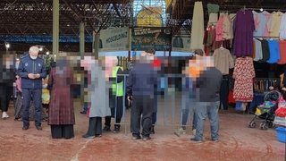 Karantinayı deldiler, pazarda yakalandılar