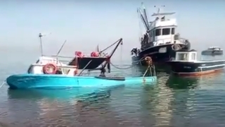 Karasu'da balıkçı teknesi batma tehlikesi geçirdi