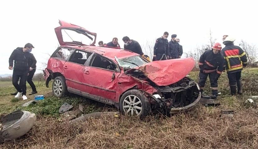 Karasu'da can pazarı: 1'i bebek 4 yaralı