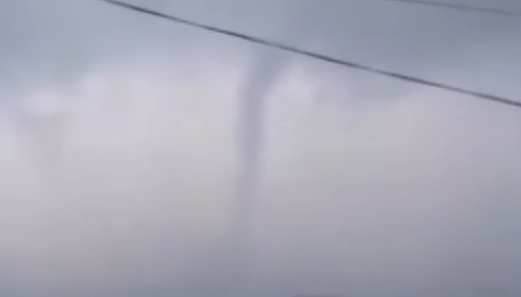 Karasu'da denizde hortum oluştu