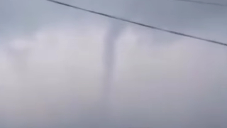 Karasu'da denizde hortum oluştu