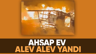 Karasu'da iki katlı ev yandı