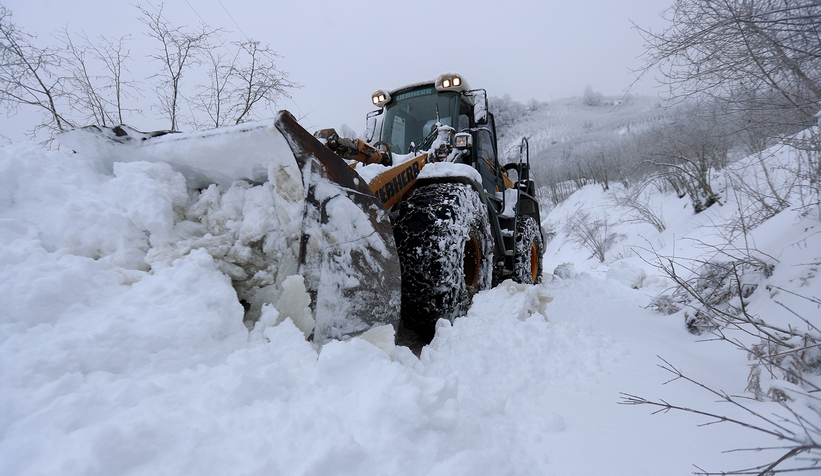 Karasu'da taşımalı eğitim ve 5 okul için tatil kararı alındı