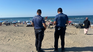 Karasu'da tatilcinin güvenliği için polis nöbette