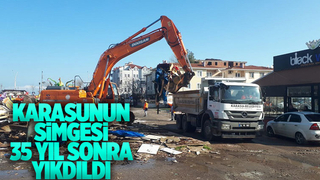 Karasu'nun simgesi yıkıldı