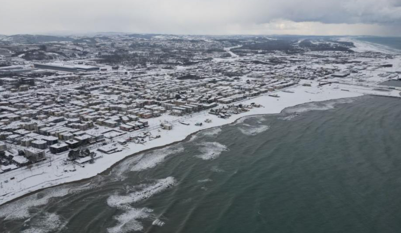 Karasu sahilinde kar güzelliği