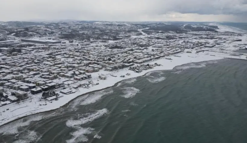 Karasu sahilinde kar güzelliği