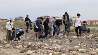 Karasu sahilinden çıkan çöpler şaşırttı