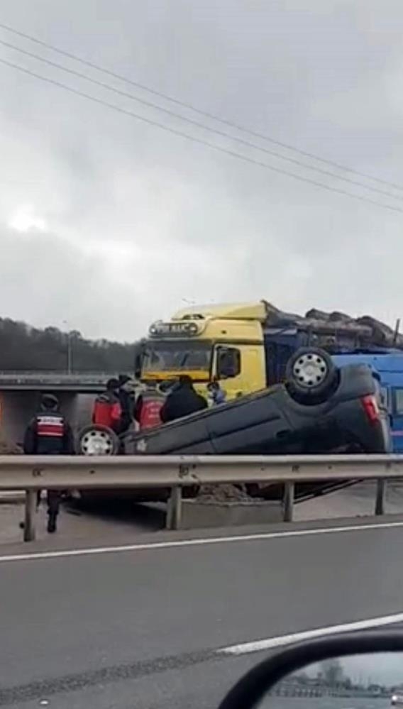 Karasu yolunda takla attı