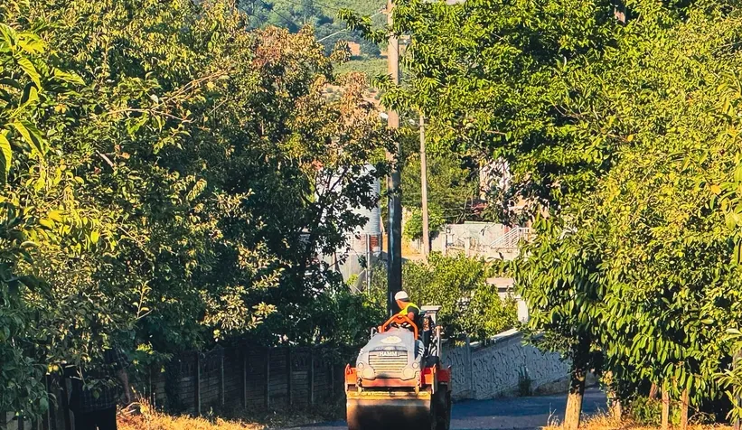 Karasu’da bir mahallenin ulaşım hattı daha yenilendi