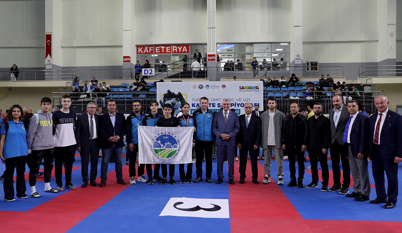 Karate şampiyonasına Büyükşehirli sporcular damga vurdu
