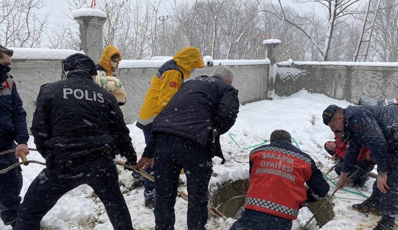 Karda oynarken kuyuya düştü