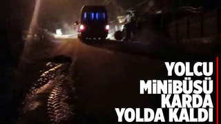 Karda yolda kalan yolcu minibüsü kurtarıldı