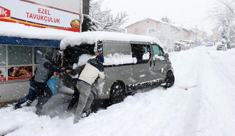 Karda zor anlar yaşadılar