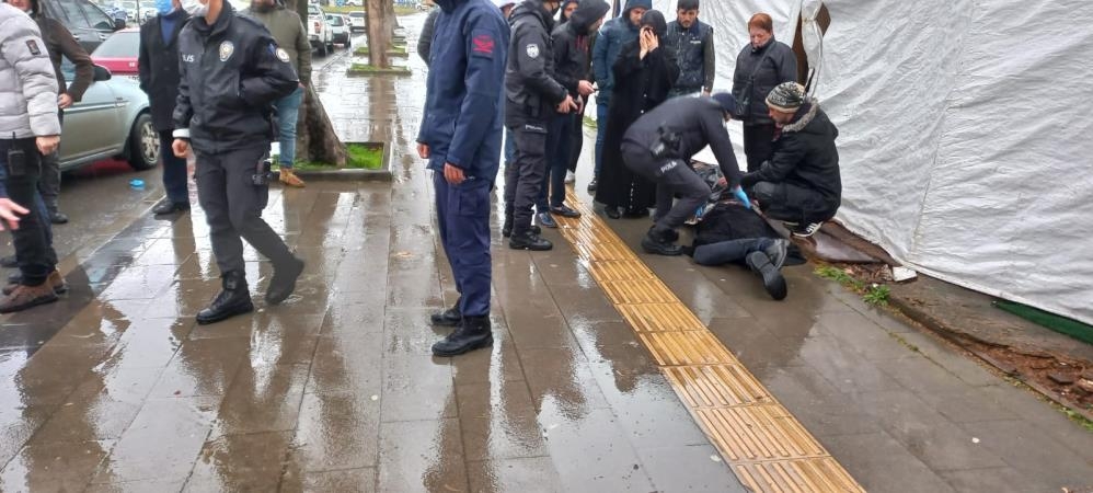 Karımın tütününe zehir kattınız diyerek bıçakla panik yaşattı