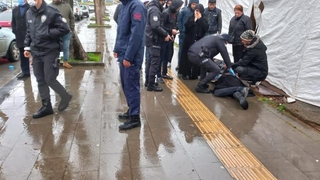 Karımın tütününe zehir kattınız diyerek bıçakla panik yaşattı