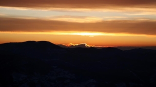 Karla örtülü Keremali'de gün batımı büyüledi