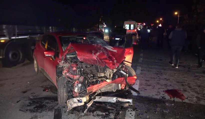  Karşı şeride geçen otomobil dehşet saçtı: 1 ölü, 4 yaralı