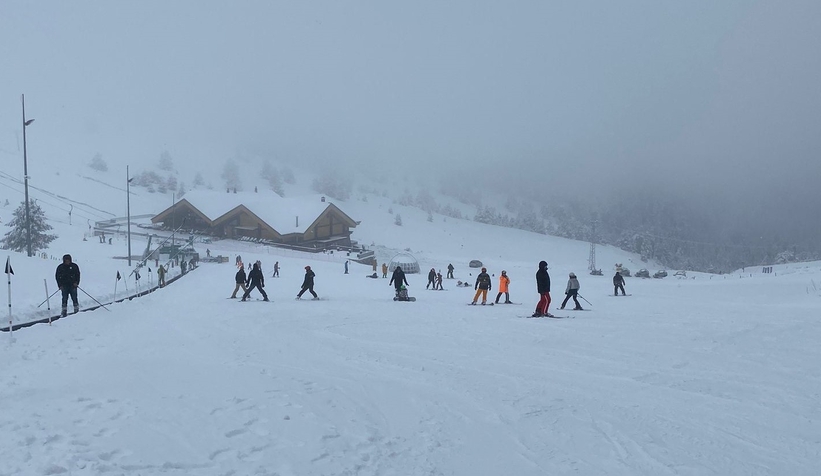 Kartalkaya'da kar kalınlığı 1 metreye ulaştı