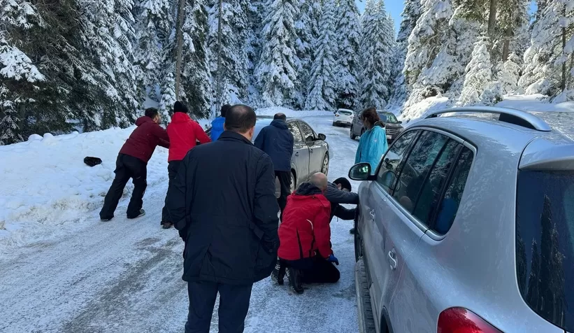 Kartalkaya yolunda tatilciler yolda kaldı