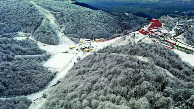 Kartepe'de kar kalınlığı 20 santimetreye ulaştı