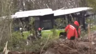 Kartepe'de otobüs uçuruma uçtu; Çok sayıda yaralı var