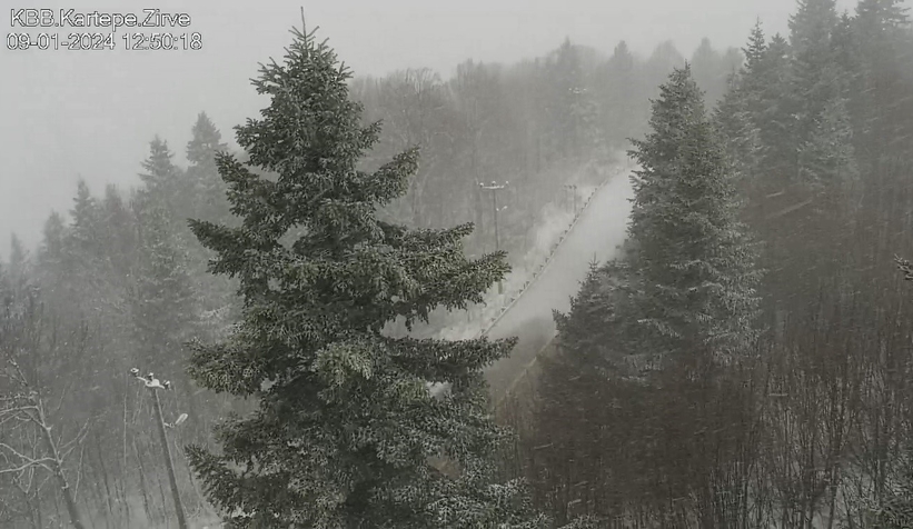 Kartepe'de yılın ilk kar yağışı başladı