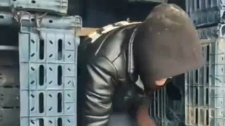 Kasalar arasından 14 kaçak Afgan çıktı