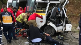 Katliam gibi kaza: 8 ölü,10 yaralı