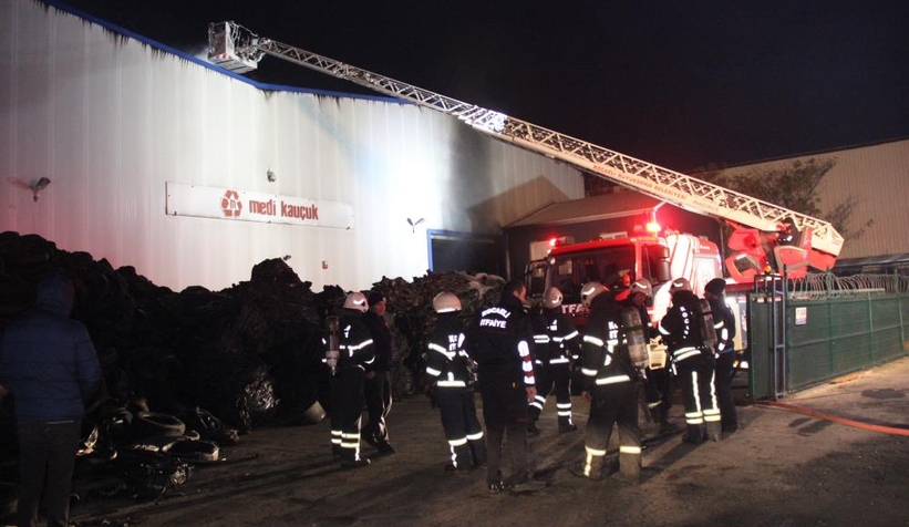 Kauçuk fabrikasında yangın