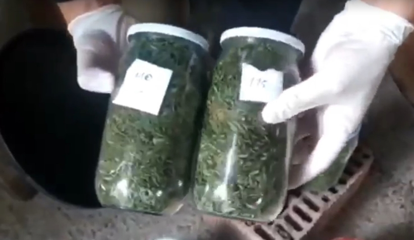 Kavanozlardan turşu değil uyuşturucu çıktı