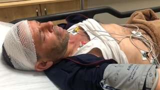 Kavgayı ayırmak isteyen köy muhtarı yaralandı