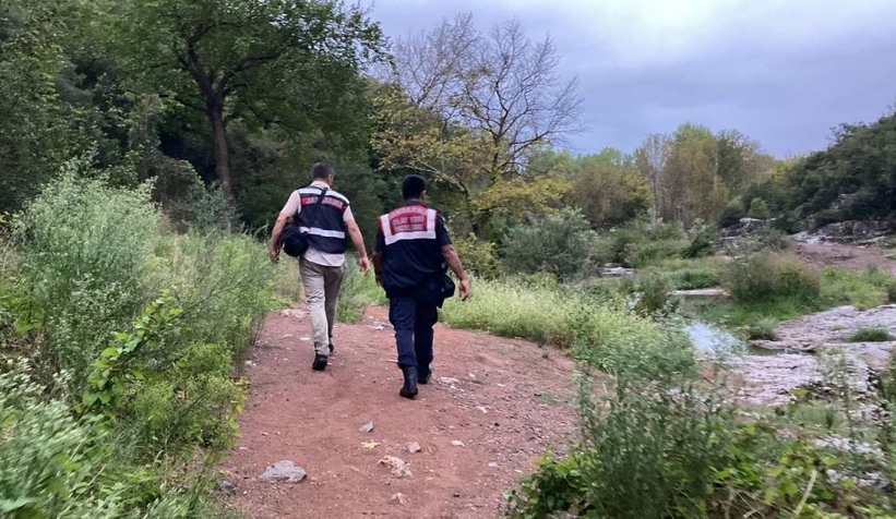 Kayalıklardan düşüp ölen gencin annesinin feryadı yürekleri dağladı