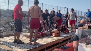 Kayalıklardan ölüme atladı!