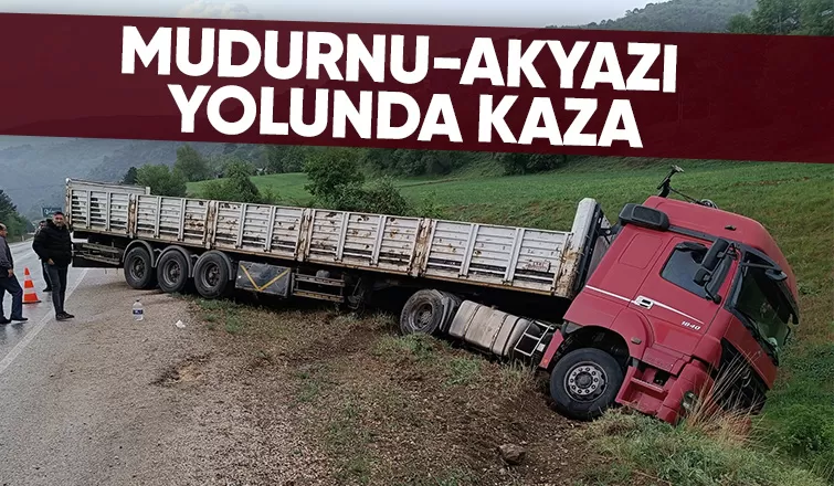 Kayan tır yoldan çıktı