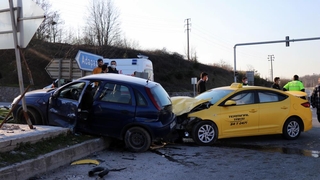 Kayarca yolu savaş alanına döndü; 1’i ağır 4 yaralı