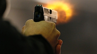 Kayınçosunu yemek yerken vurdu