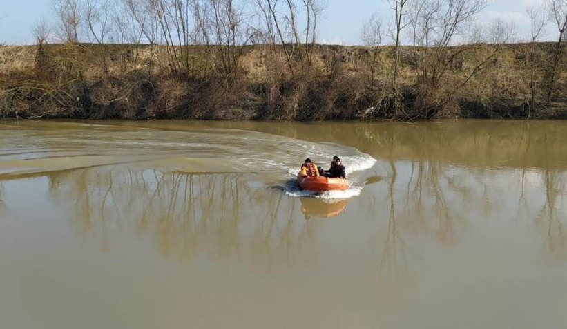 Kayıp kişiyi arama çalışmaları Sakarya Nehri'nde sürüyor