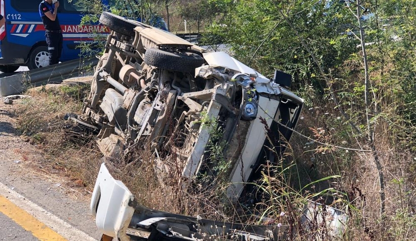 Kaynarca'da panelvan devrildi: 1 yaralı