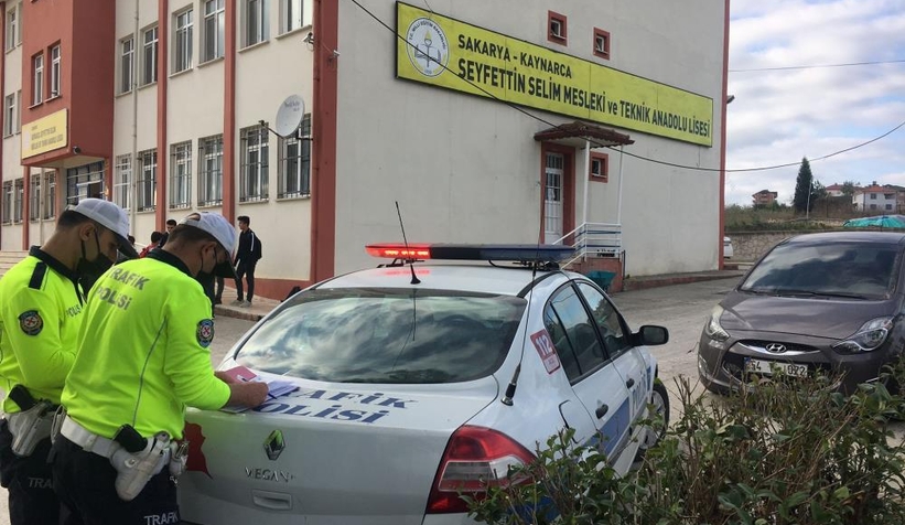 Kaynarca polisinden okul önlerinde uygulama