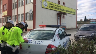 Kaynarca polisinden okul önlerinde uygulama